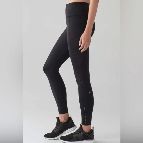 Lululemon Fast and Free black  reflective Tight II 25” sz 4 - Picture 1 of 6